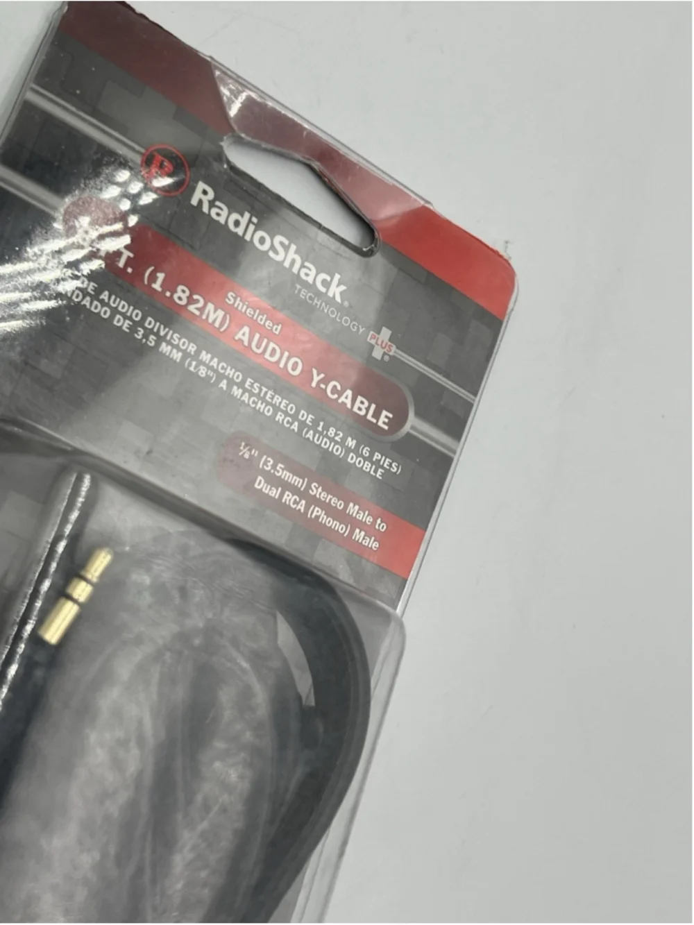 New RADIO SHACK shielded 6-Ft (1.82m) Gold-plated Audio Y-Cable 1/8
